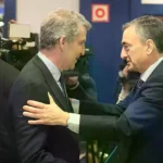 Feijóo saluda a Esteban antes del acto en Bilbao