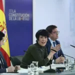 Ministra Elma Saiz en una rueda de prensa.