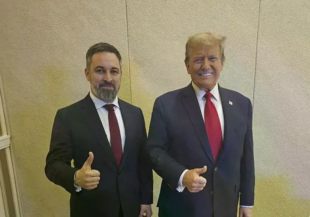 Abascal y Trump, en la CPAC de Washington en febrero de 2024.