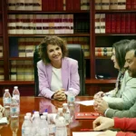 María Jesús Montero en una reunión en el SEPE de Córdoba