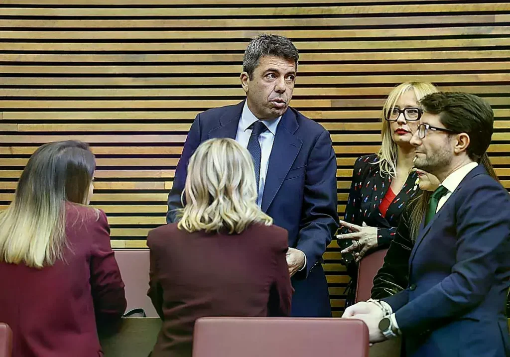 Carlos Mazón, el último día que regresó a Les Corts