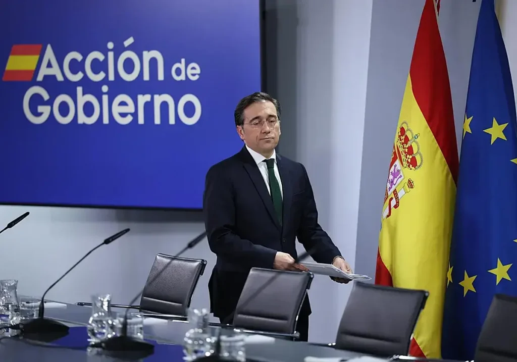 El ministro de Exteriores, José Manuel Albares, antes de comparecer en la Moncloa.
