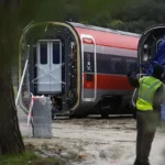 Vagón precintado en el lugar del accidente de Adamuz.