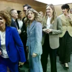 Las tres vicepresidentas, el ministro de Economía y la de Seguridad Social antes de un encuentro con agentes sociales.