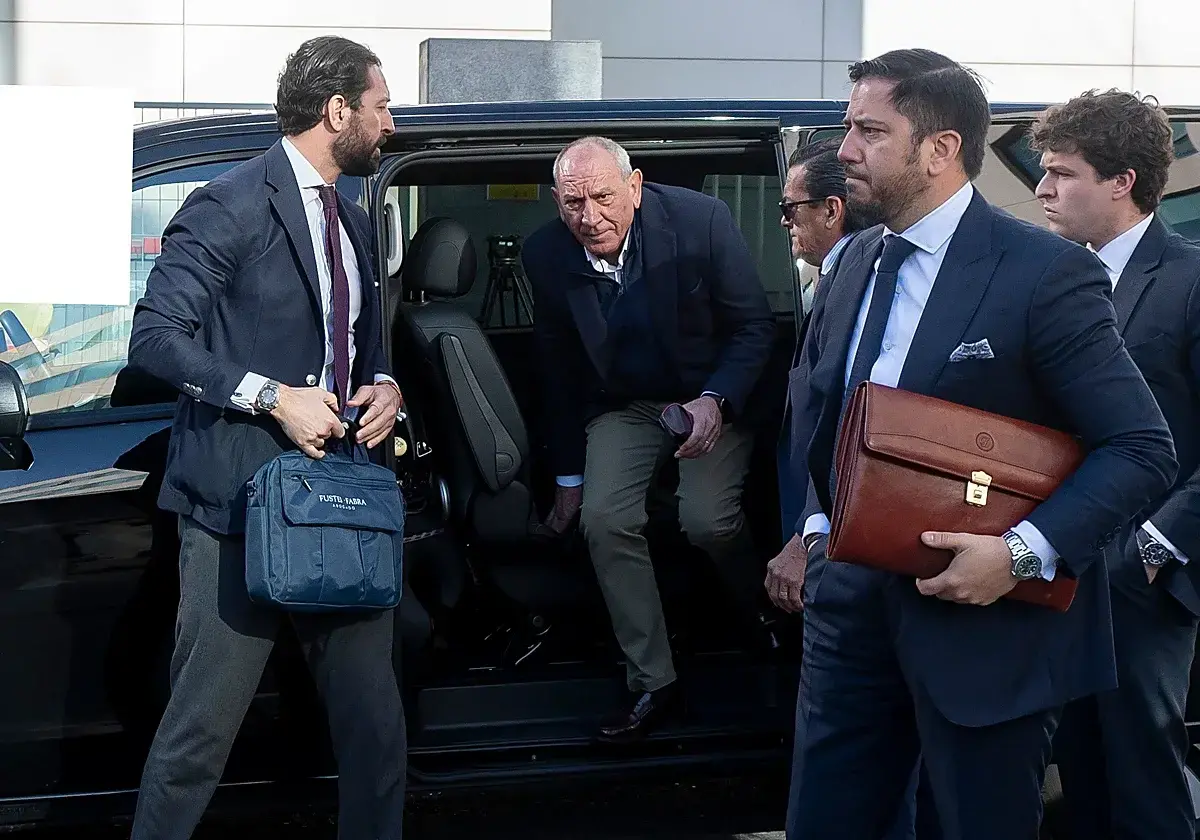 El exDAO José Ángel González a su llegada a los juzgados hoy