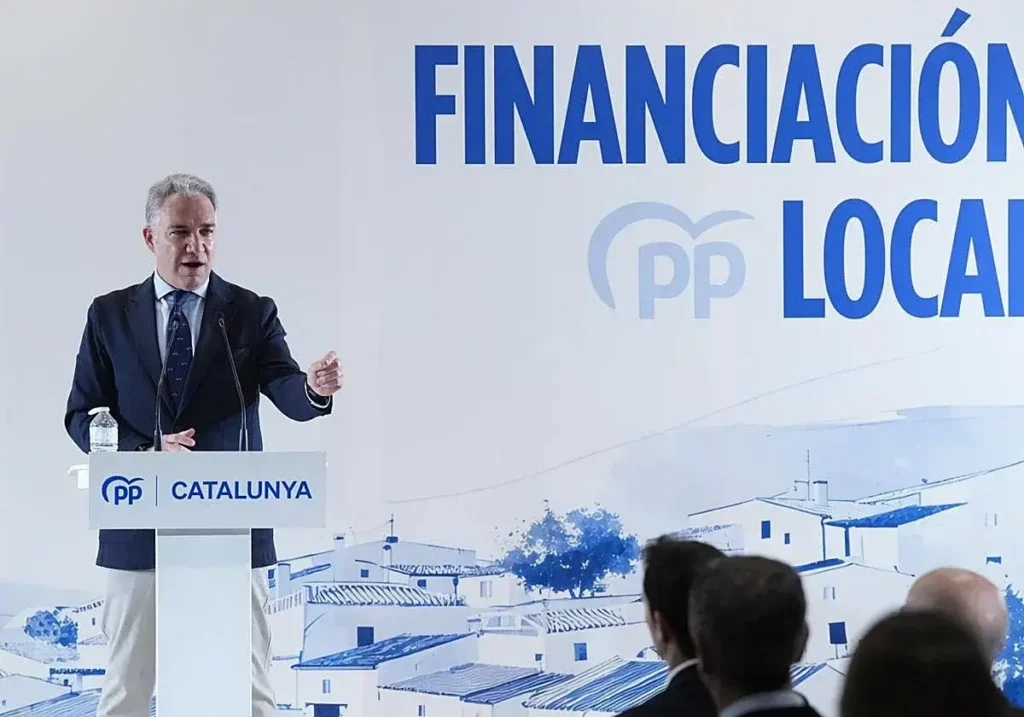 Elías Bendodo durante un acto del Partido Popular.