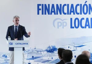 Elías Bendodo durante un acto del Partido Popular.