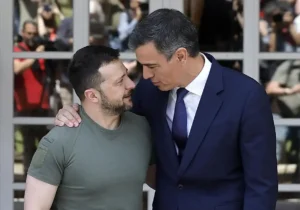 Volodímir Zelenski y Pedro Sánchez durante un encuentro en mayo de 2024.