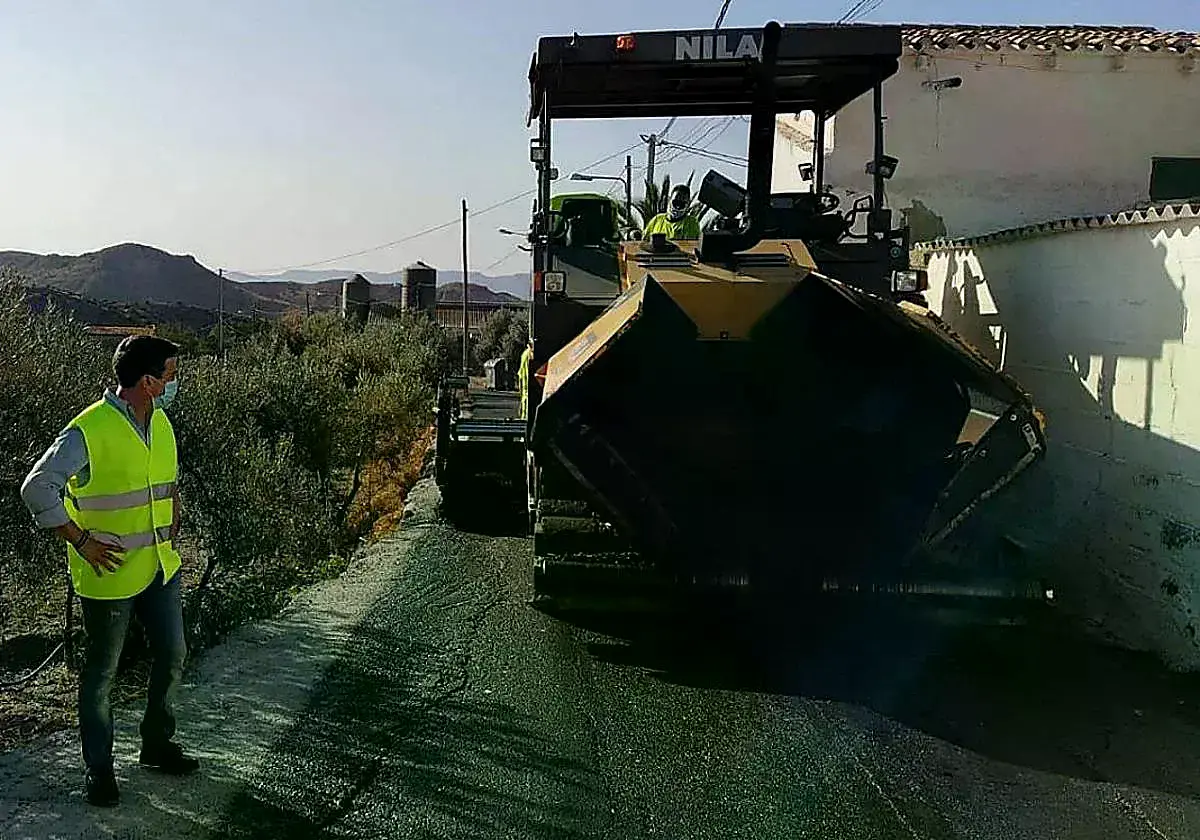 Óscar Liria durante una visita a una obra en la provincia