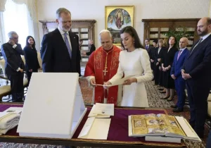 Los Reyes de España durante su visita al Vaticano.