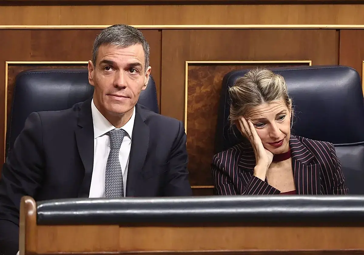 Pedro Sánchez y Yolanda Díaz durante una sesión de control al Gobierno en el Congreso.