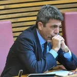 Carlos Mazón en su escaño en las Corts, tras dimitir como presidente valenciano.