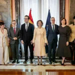 Acto de traspaso de carteras entre los nuevos y antiguos ministros.