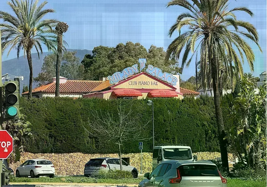 Vista exterior del célebre club de alterne Milady Palace, ya cerrado.