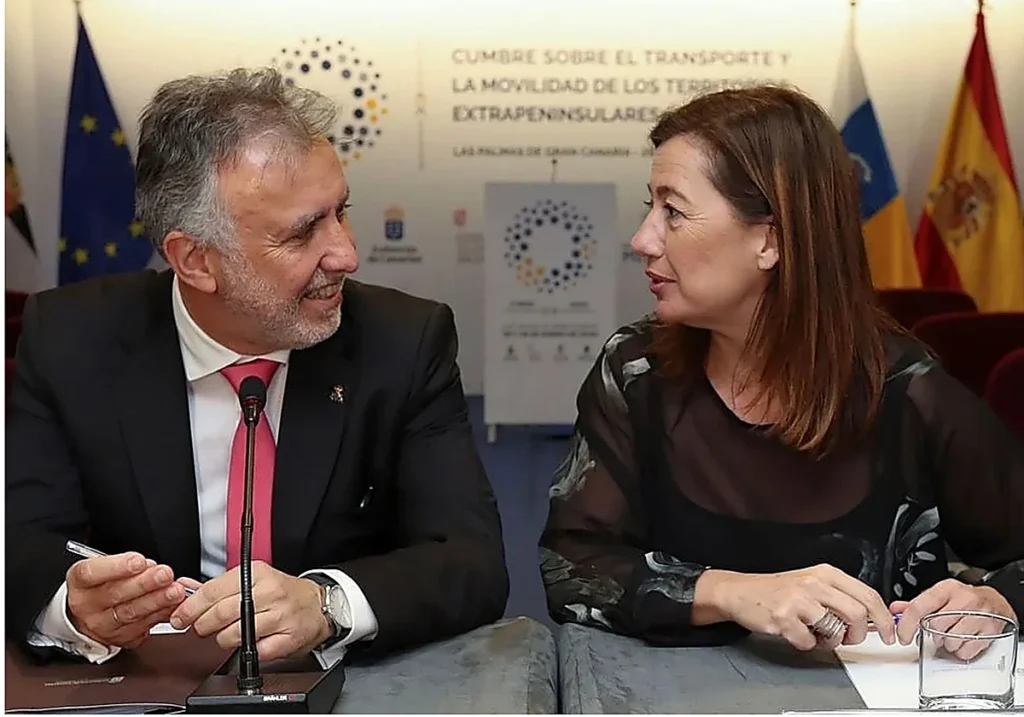Ángel Víctor Torres y Francina Armengol Efe / LA VERDAD