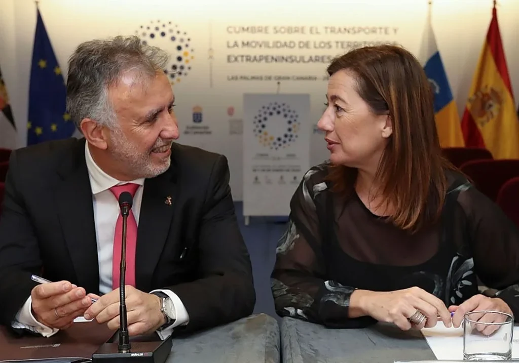 Ángel Víctor Torres y Francina Armengol Efe / LA VERDAD