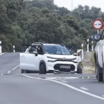 El vehículo tiroteado en el que iba Borja Villacís. EFE / LA VERDAD