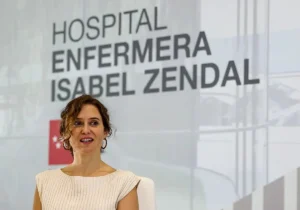 Isabel Díaz Ayuso en un acto en el Hospital Público Enfermera Isabel Zendal Efe / LA VERDAD