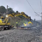 Los técnicos de Adif trabajan en la reparación de la vía en Adamuz (Córdoba) el pasado 30 de enero. EFE / LA VERDAD