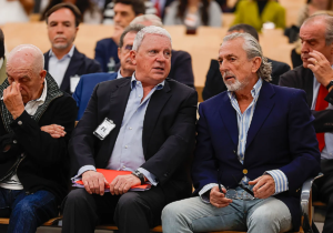 Pablo Crespo con Francisco Correa en octubre de 2025 en la Audiencia Nacional Efe / LA VERDAD