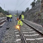 Varios operarios durante las obras de reparación de las vías en Adamuz. Foto EP / LA VERDAD