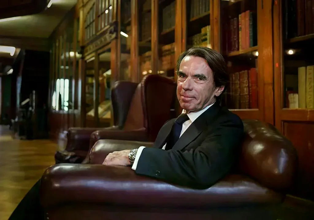 El expresidente Aznar, antes de presentar en Bilbao su nuevo libro 'Orden y libertad'.