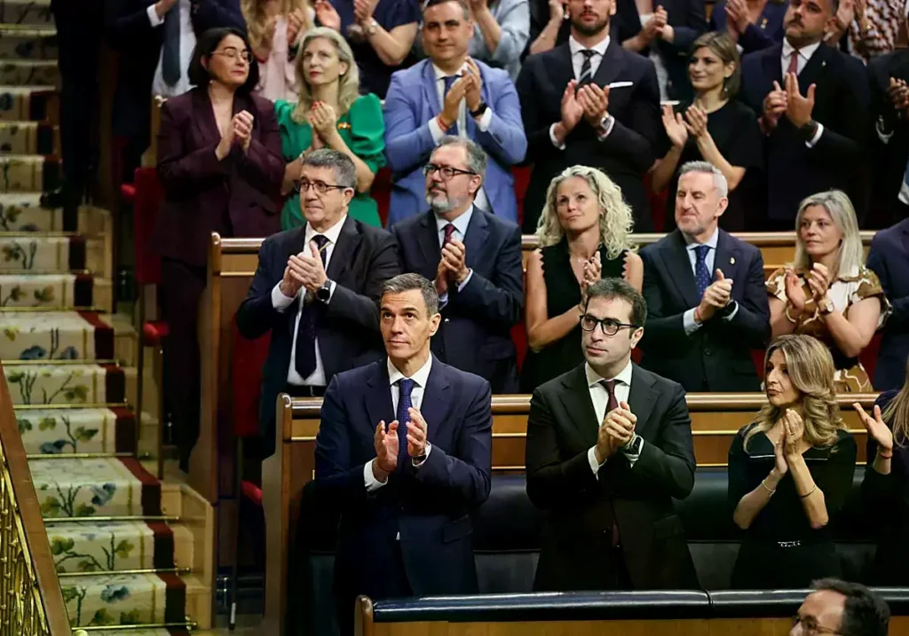 Sánchez este lunes en el Congreso tras oír el discurso del papa León XIV.