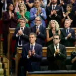 Sánchez este lunes en el Congreso tras oír el discurso del papa León XIV.