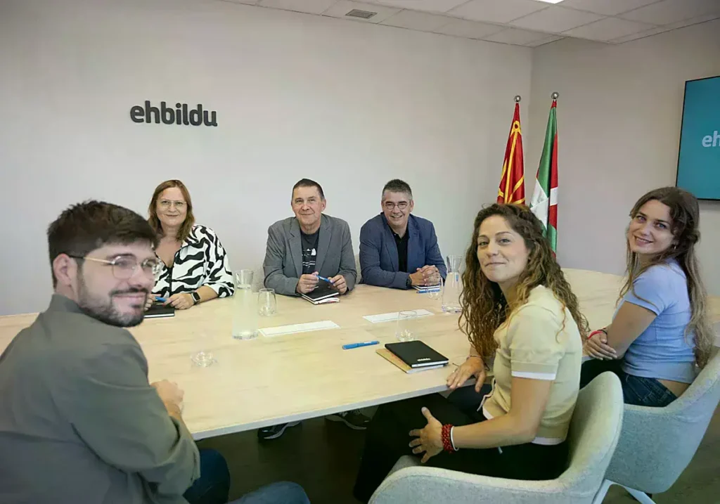 Laura Moreno en una reunión entre Sumar y EH Bildu en Bilbao.