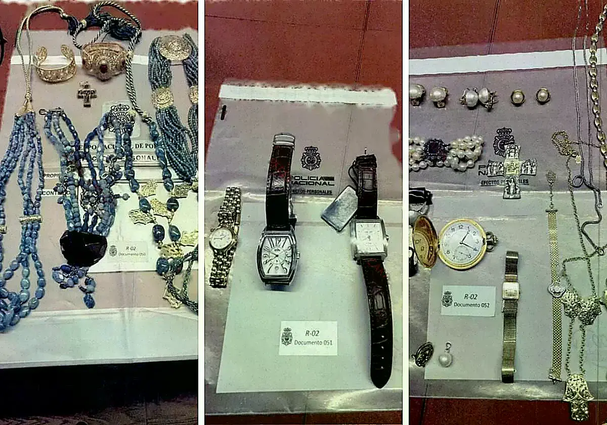 Algunas de las joyas encontradas en la caja fuerte.