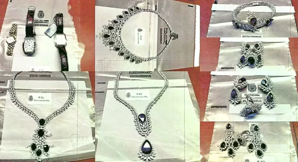 Varias de las joyas intervenidas en una caja fuerte del despacho de Zapatero.