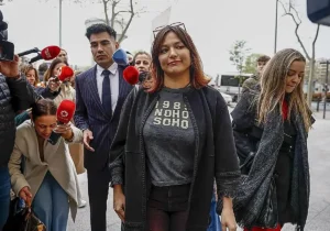 Elisa Mouliaá, en una foto de archivo tomada a su llegada a los juzgados de Plaza de Castilla en Madrid.