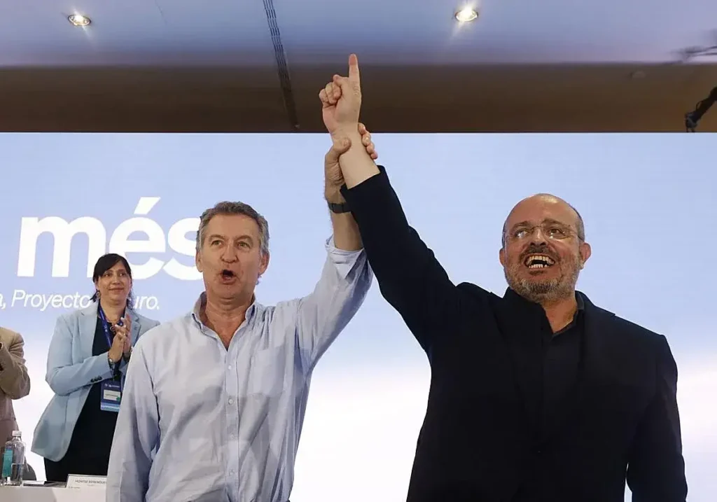 Alberto Núñez Feijóo y el líder del PP catalán, Alejandro Fernández