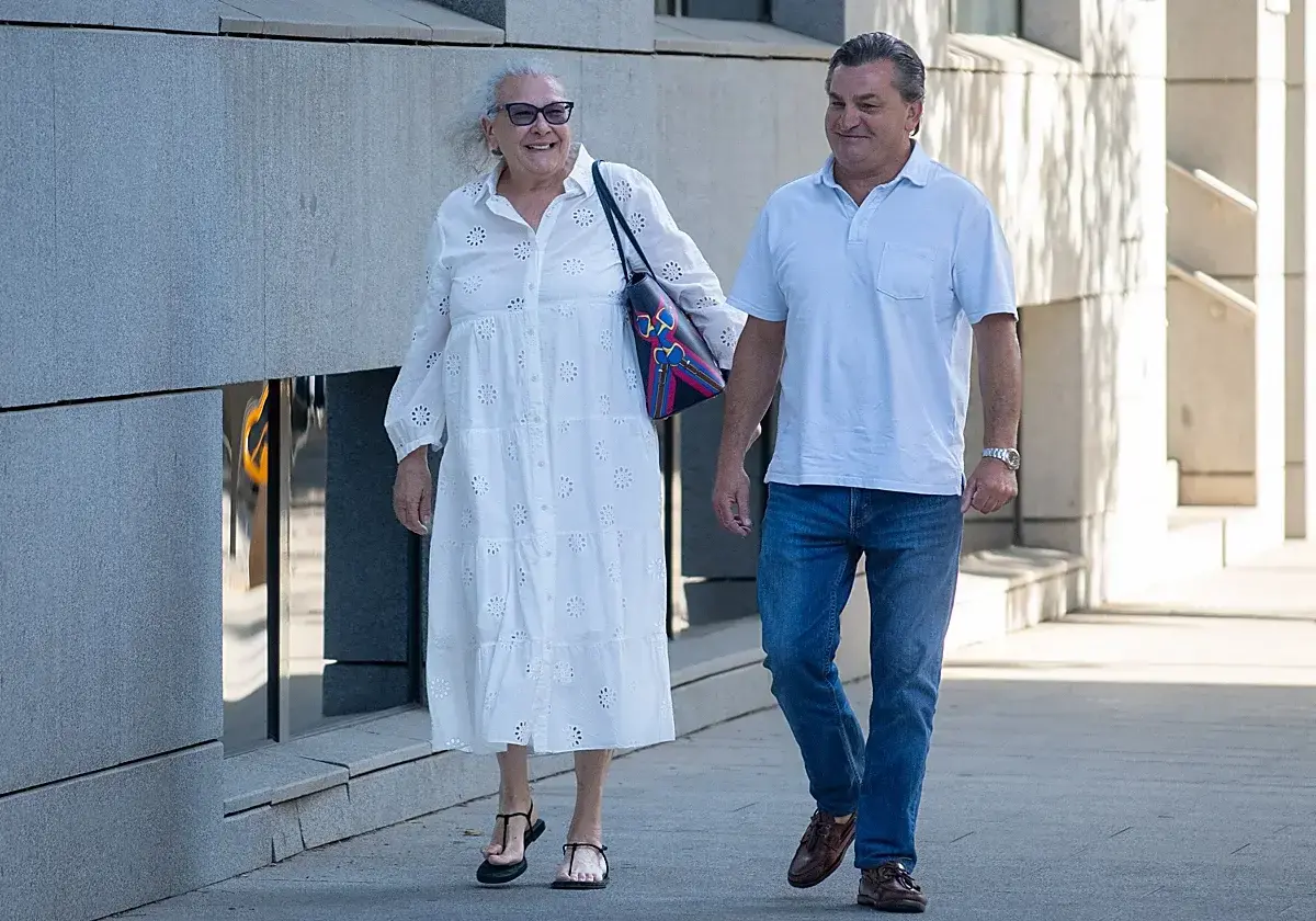 La empresaria Carmen Pano y su chófer Álvaro Gallego a su llegada a la Audiencia Nacional este lunes.