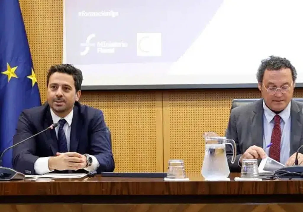 Diego Villafañe y Álvaro García Ortiz. (EFE)