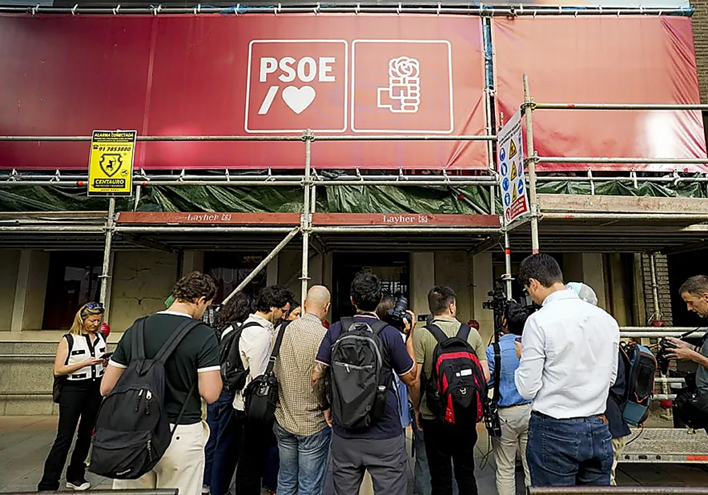 La sede de Ferraz durante el registro de la pasada semana. Efe / LA VERDAD
