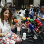 Leire Díez durante una rueda de prensa para aclarar su condición laboral con el PSOE. (EFE)