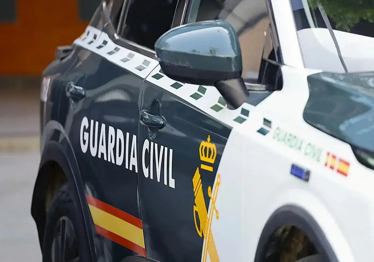 Un vehículo de la Guardia Civil. (Efe)