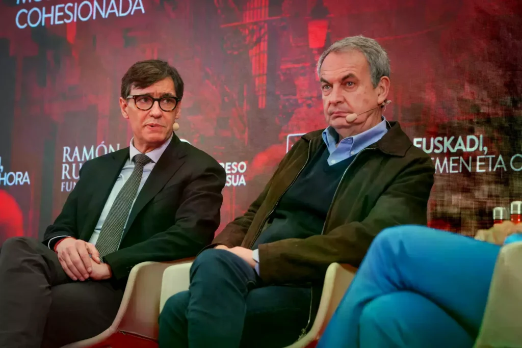 El presidente de la Generalitat de Cataluña, Salvador Illa, y el expresidente del Gobierno, José Luis Rodríguez Zapatero.