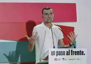 Antonio Maíllo, coordinador federal de Izquierda Unida, en la rueda de prensa de este lunes.