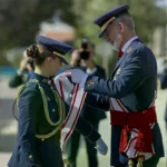El rey Felipe VI entrega la Gran Cruz al Mérito Aeronáutico a la Princesa Leonor, durante el acto en San Javier.