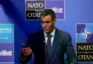 El presidente Pedro Sánchez interviene durante una rueda de prensa en la Cumbre de la OTAN.