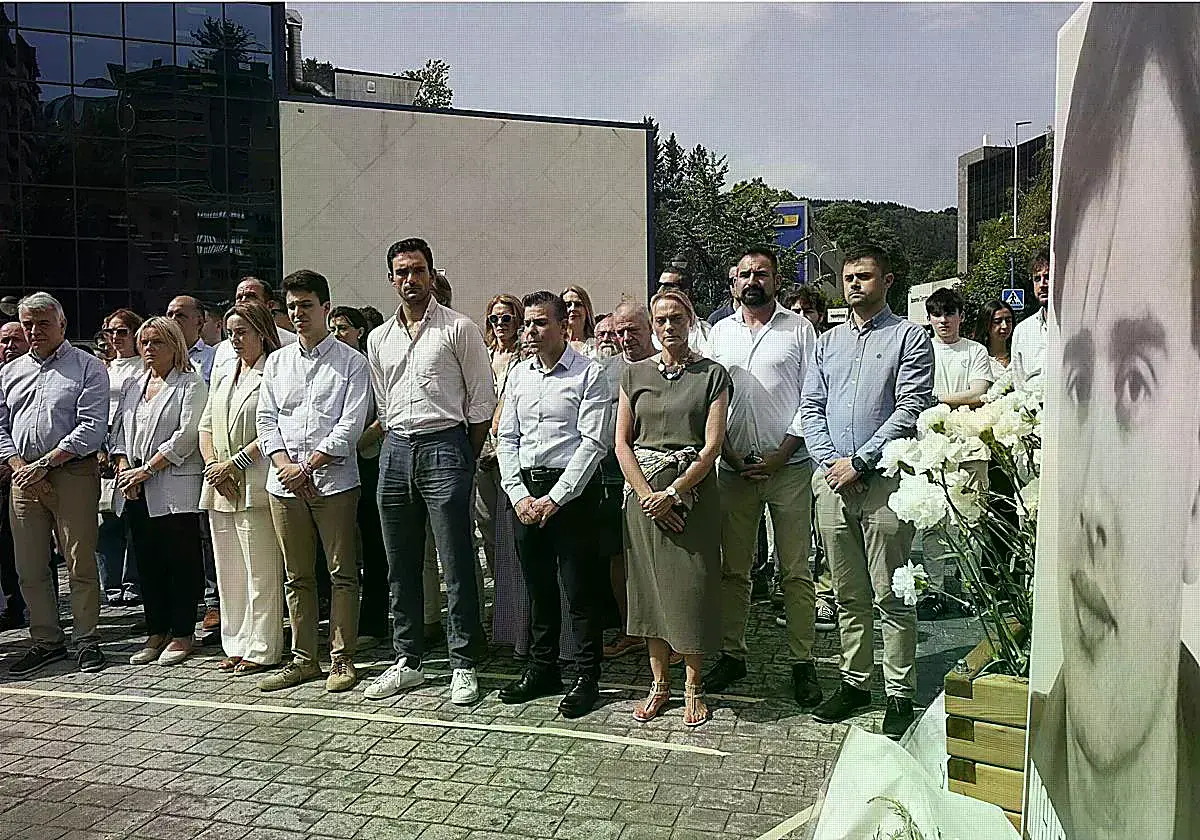 Acto en Ermua en memoria de Miguel Ángel Blanco.