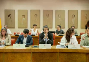 De izquierda a derecha: Verónica Martínez Barbero, Pablo Bustinduy, Ernest Urtasun, Mónica García y Antonio Maíllo.