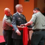 Imposición del fajín de general a Manuel Llamas en mayo de 2027.