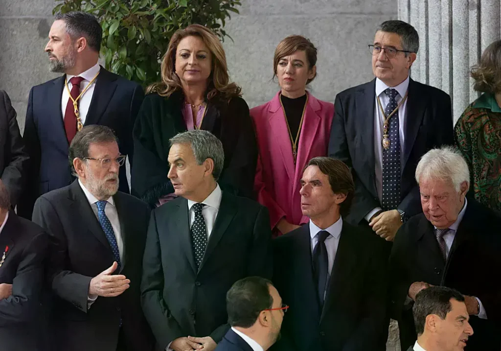 Los expresidentes Rajoy, Zapatero, Aznar y González en el acto de jura de la Constitución de la Princesa de Asturias en 2023
