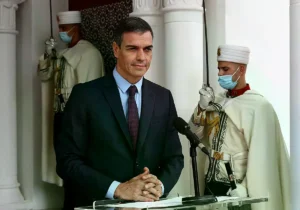 Pedro Sánchez durante su última visita a Argelia, en 2020.