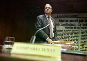 Juan Manuel Serrano ante el Senado en septiembre de 2025.