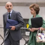 El empresario Julio Martínez junto a su abogada a su llegada a la Audiencia Nacional este martes.