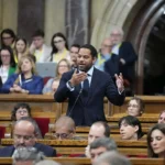El diputado de Vox Ignacio Garriga, durante una sesión plenaria en el Parlament.